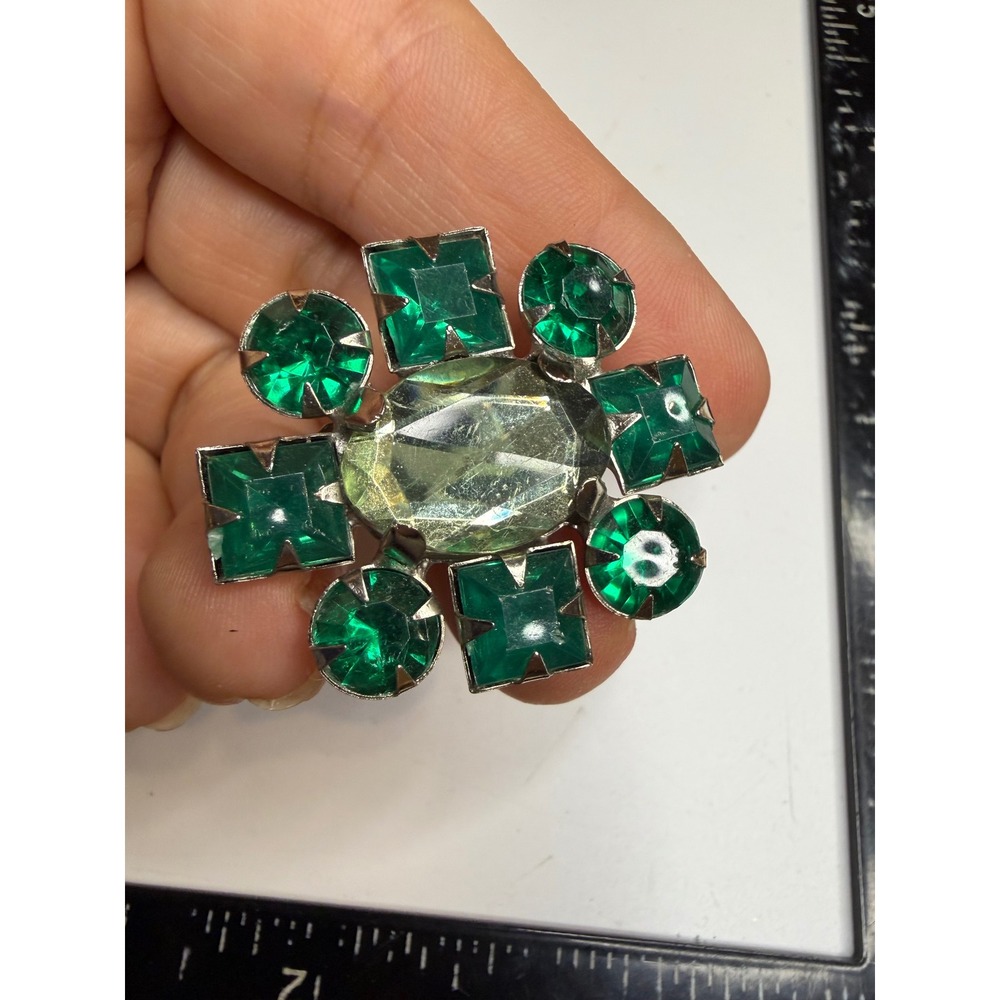 Emerald Green Rhinestone Sunburst Brooch Silver Tone Oval Center Pin